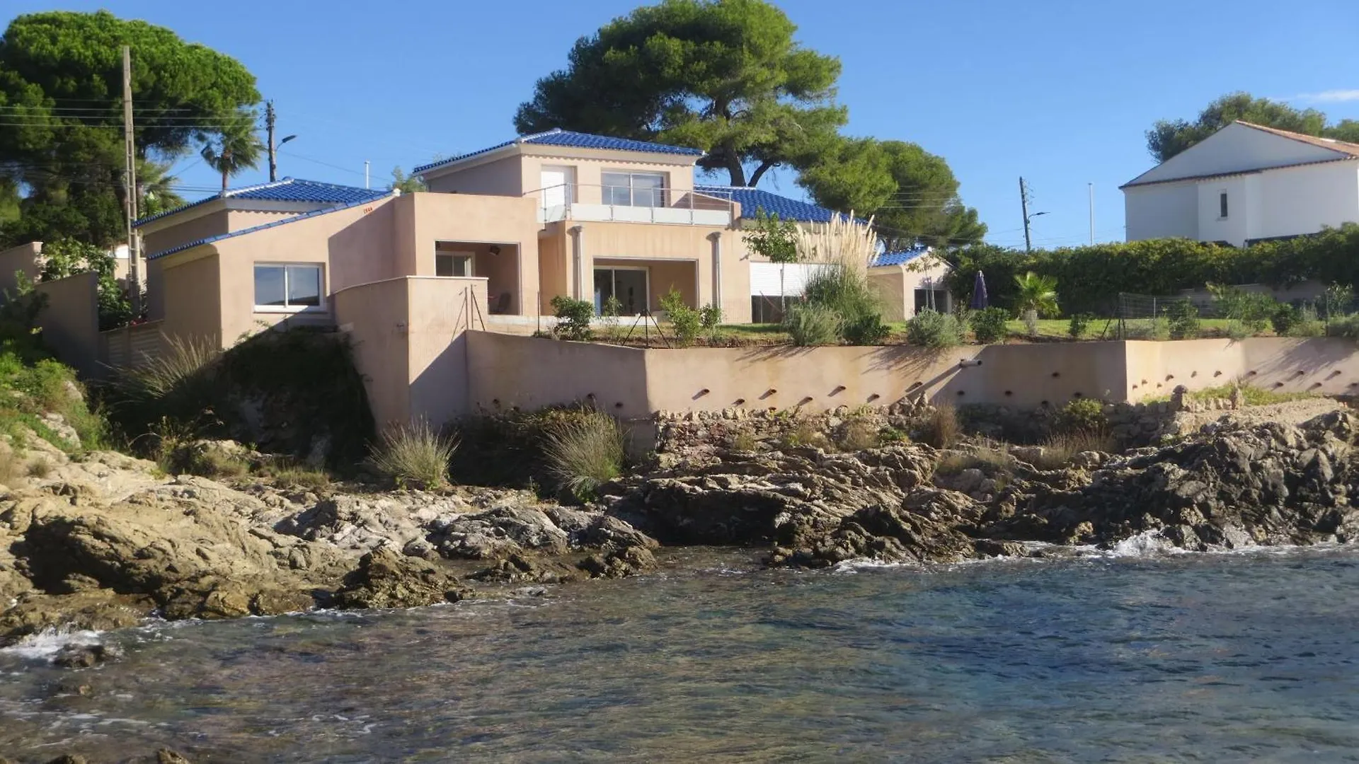 Coryphene Pied Dans L Eau Villa Les Issambres